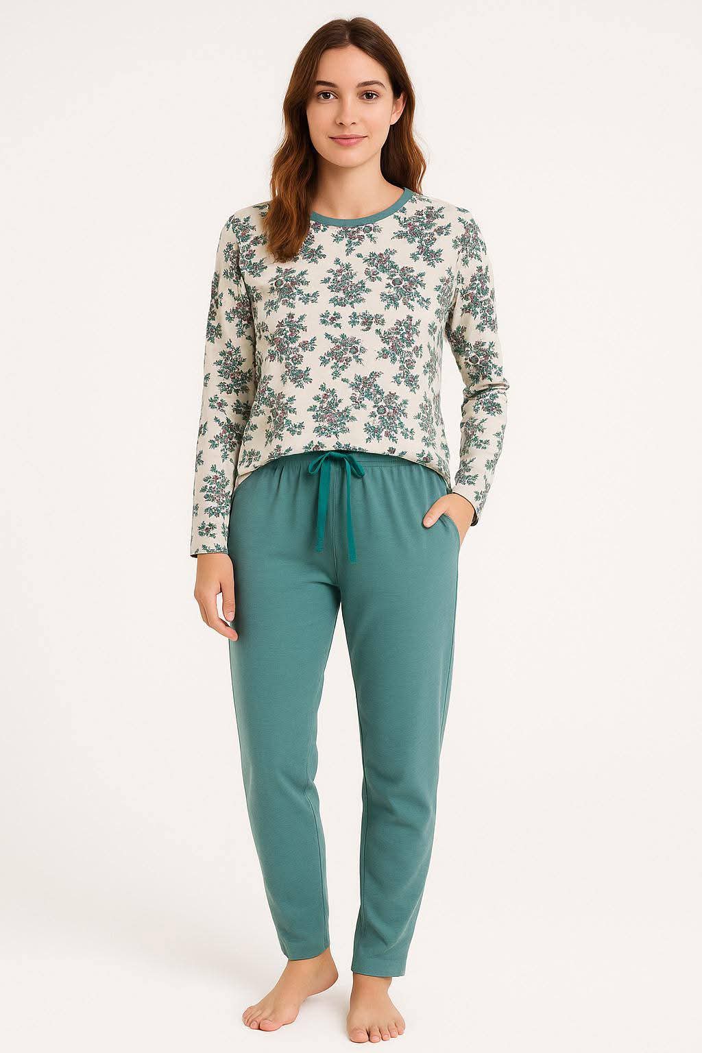 pijama de invierno con estampado floral